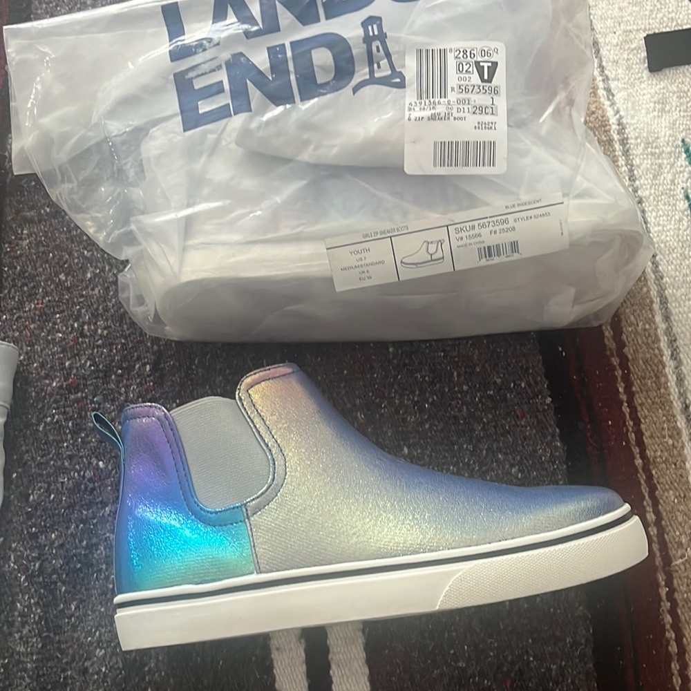 NWT Land’s End girls sneakers size 7